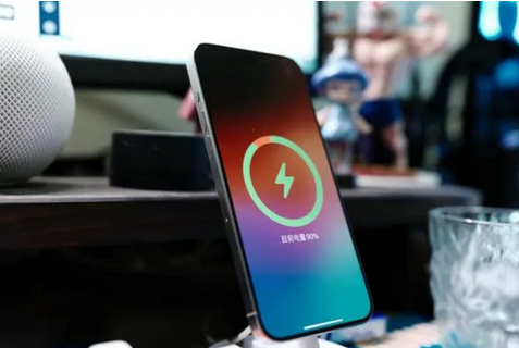 大庆苹果15换屏服务分享用什么充电器给iPhone15充电更好 